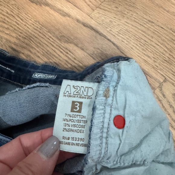 Jeans, A'2nd with rips/fray - Picture 3 of 4